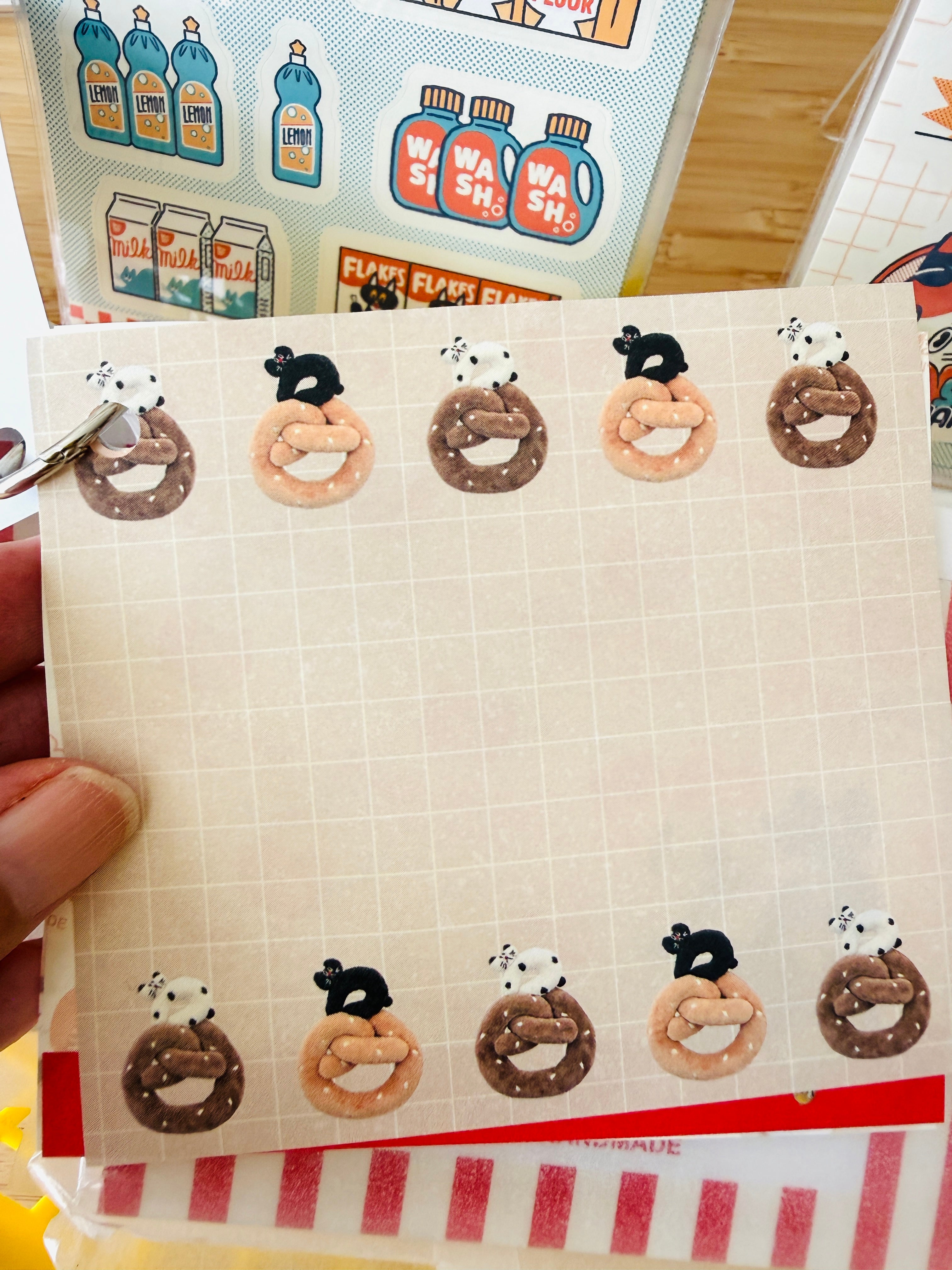 [ICCHI] Pretzel Cats (and Dogs) Memo Pad