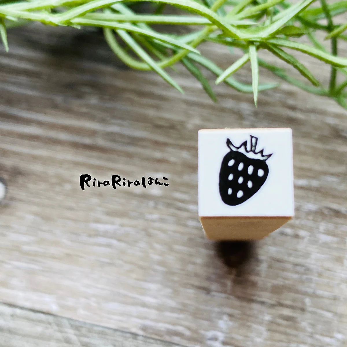 [RiraRira Hanko] Strawberry mini rubber stamp (restock late Dec)
