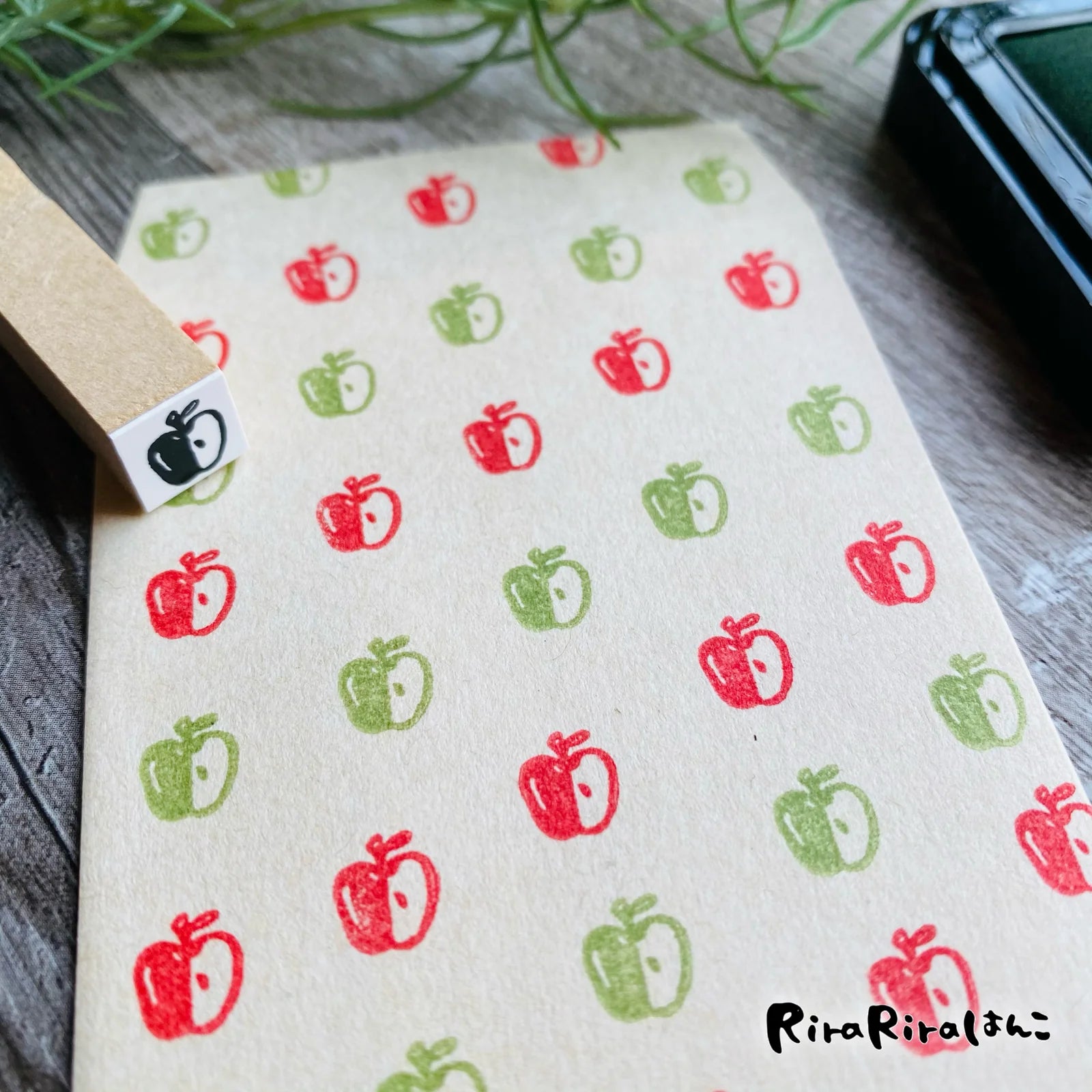 [RiraRira Hanko] Apple Core 🍎 mini rubber stamp (planner size)